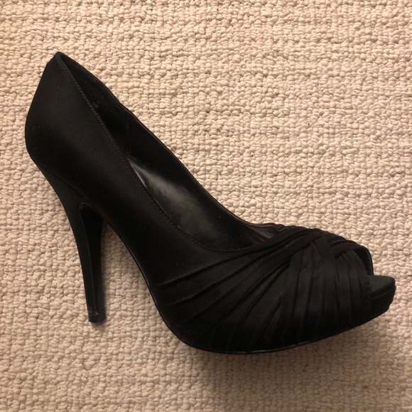 Black peep toe heels - Picture 3 of 4